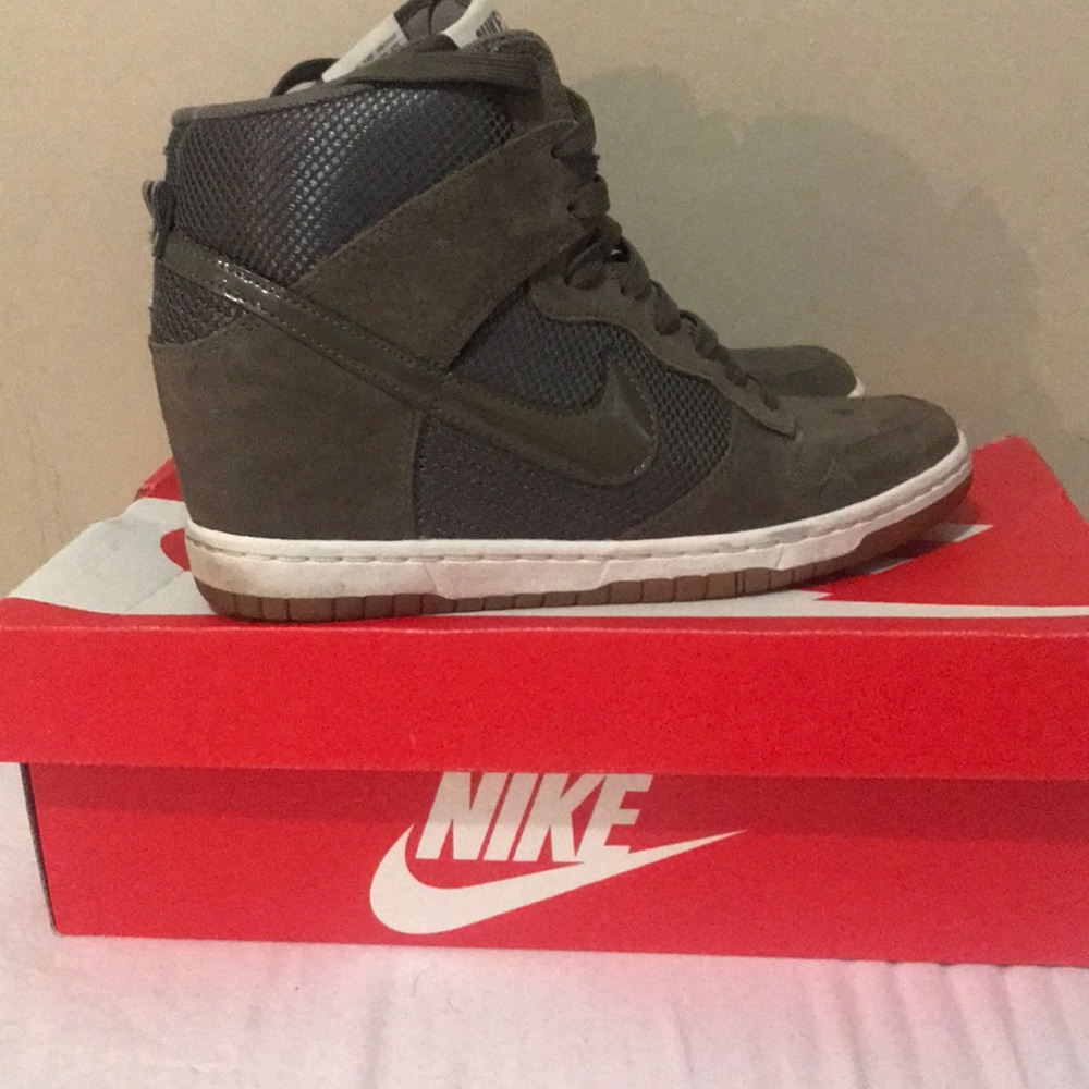 Women’s Nike Sky High Dunks (army green color)